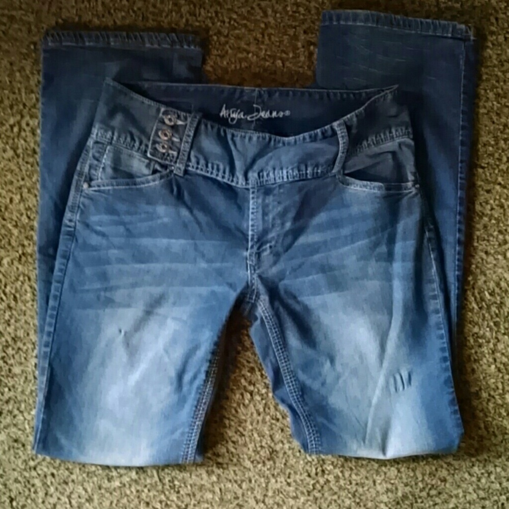 Ariya Jeans